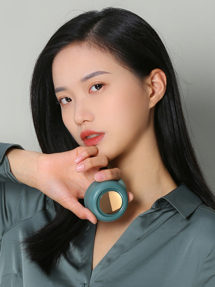 AirClip mini ventilateur portable vert - photo lifestyle